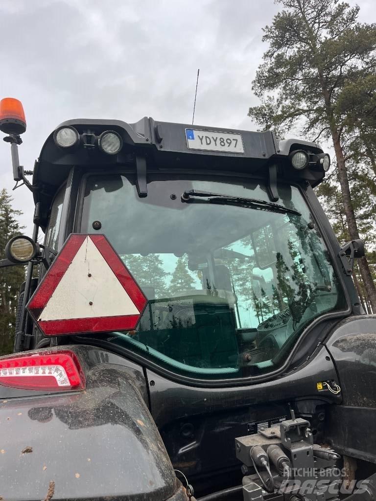 Valtra T 214 D Tractors