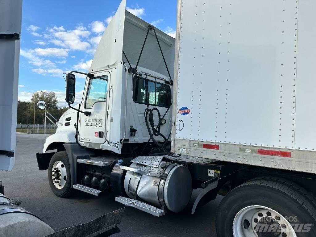 Mack Truck Prime Movers