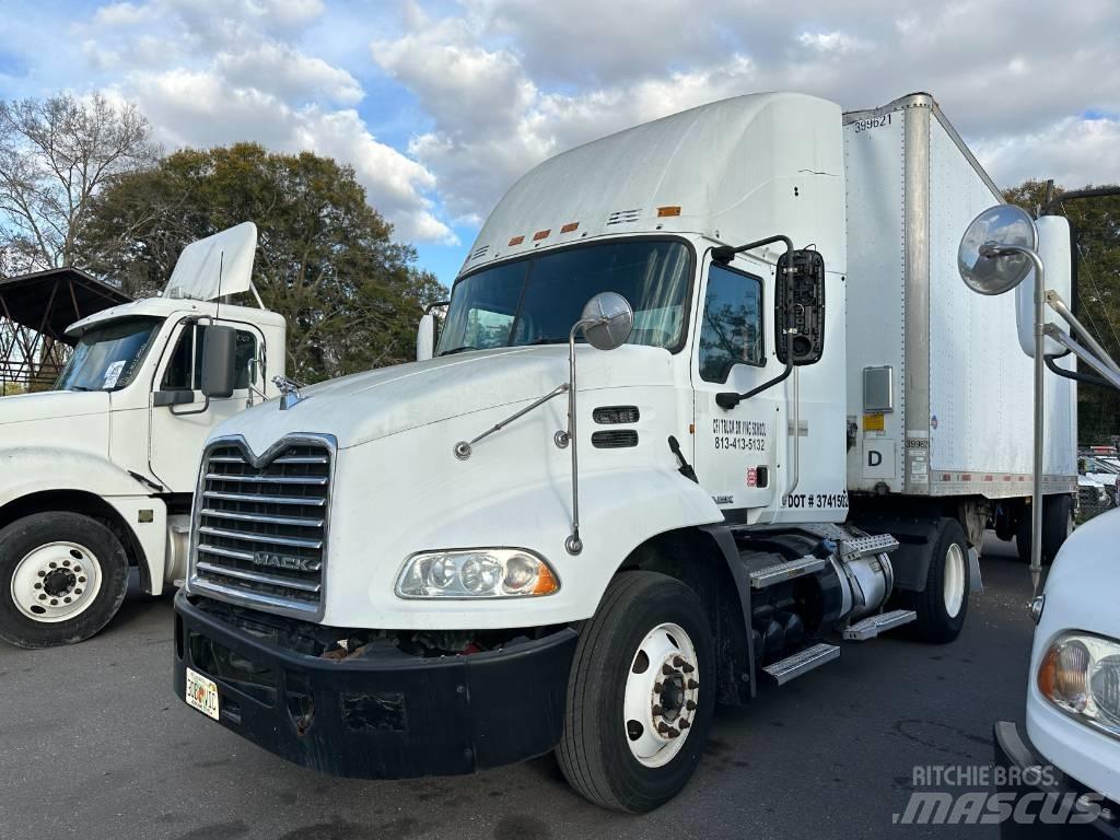 Mack Truck Prime Movers