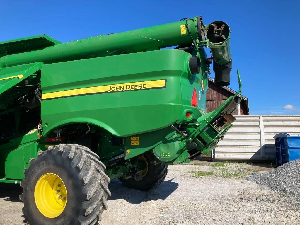 John Deere S790 Combine harvesters