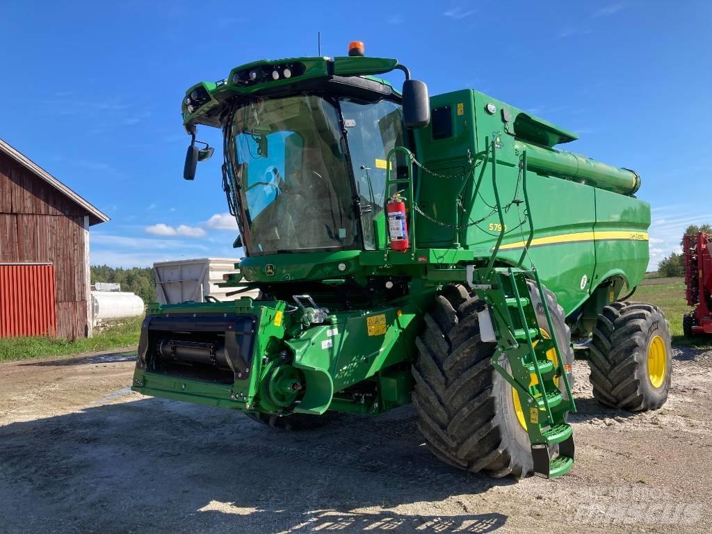 John Deere S790 Combine harvesters