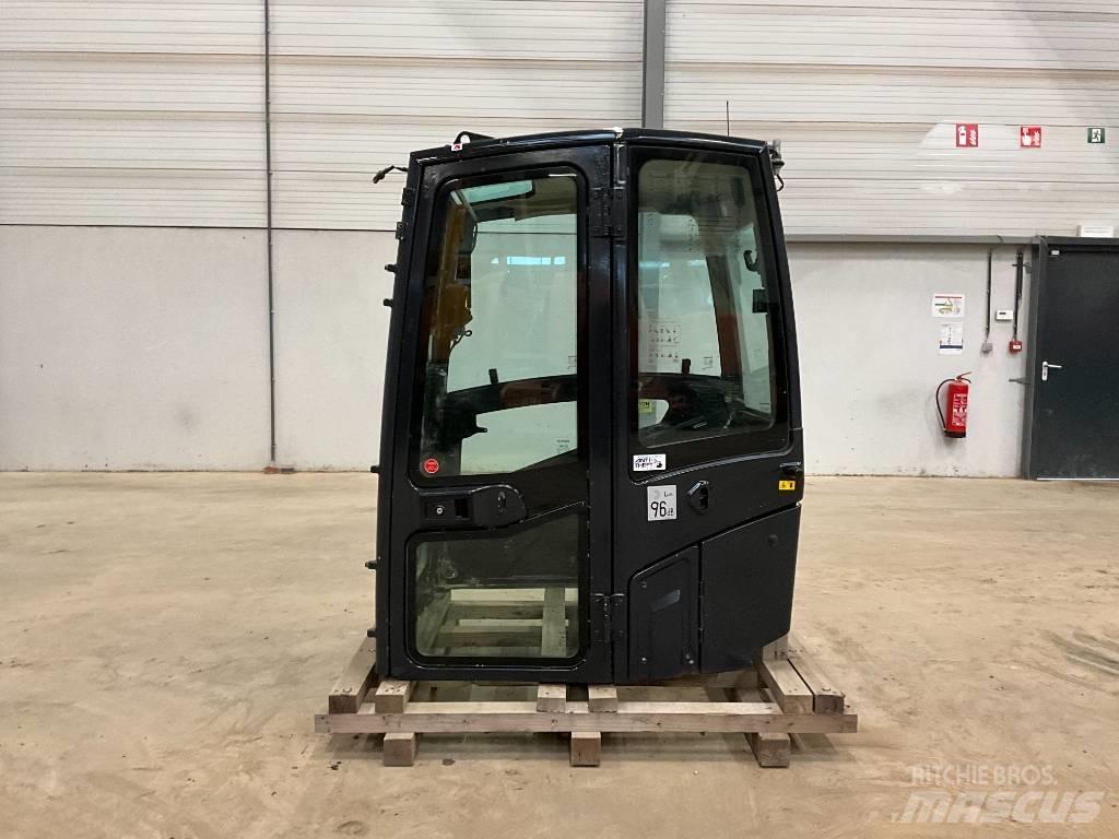 Kubota U 56-5 Cabins and interior