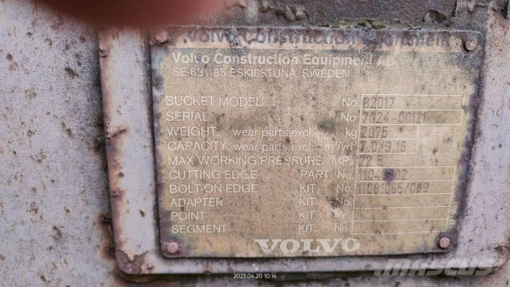 Volvo 180F Buckets