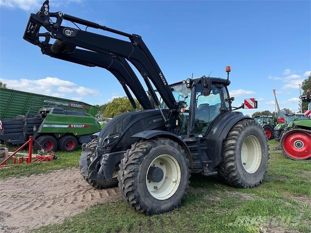 Valtra T 254 Versu Tractors
