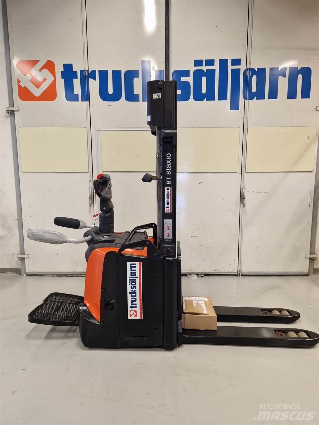 Toyota SPE120L Pedestrian stacker