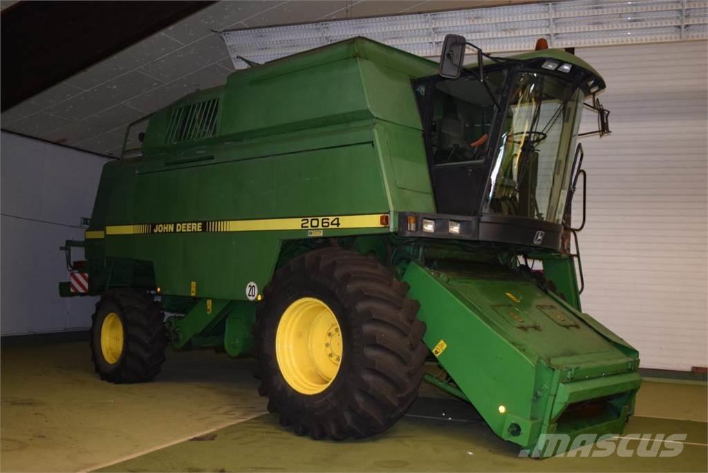 John Deere 2064 Combine harvesters