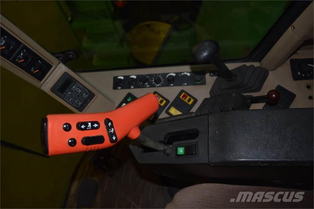 John Deere 2064 Combine harvesters