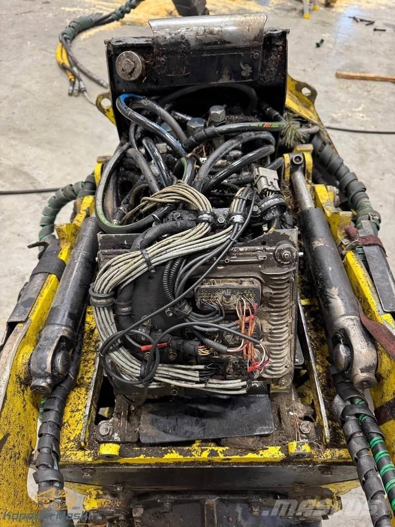 John Deere H415 Harvester heads