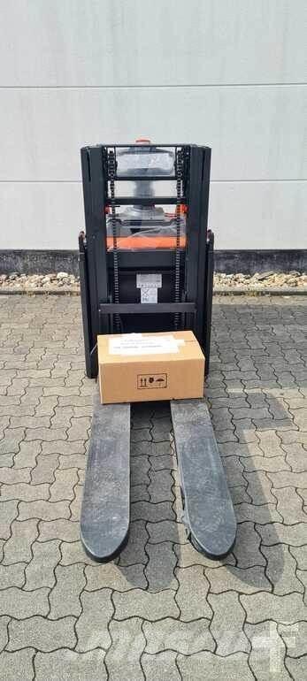 Toyota BT SPE200D Self propelled stackers
