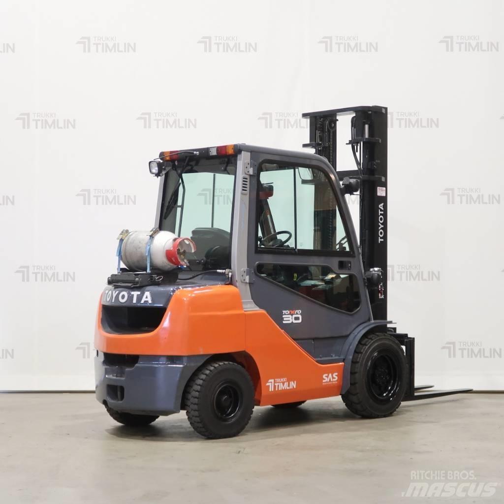 Toyota 02-8FGF30 LPG trucks