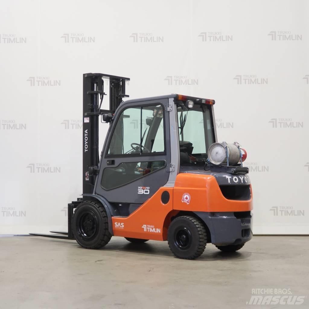 Toyota 02-8FGF30 LPG trucks