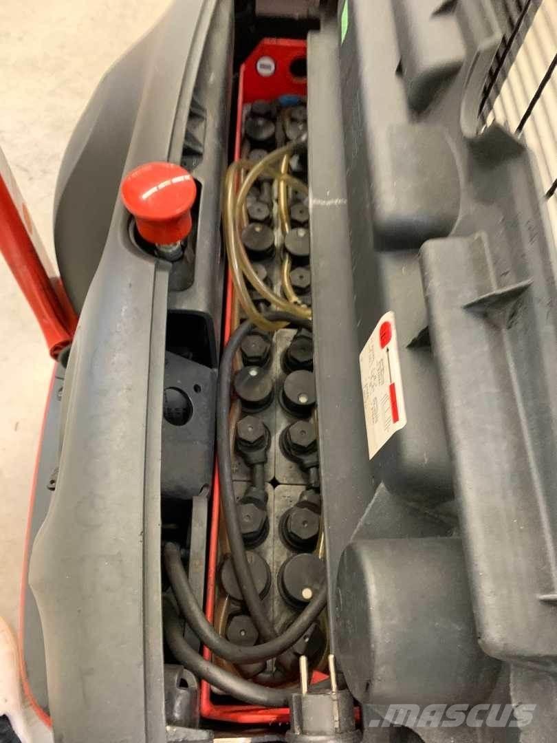 Linde L12 Pedestrian stacker