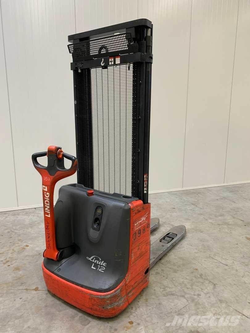 Linde L12 Pedestrian stacker