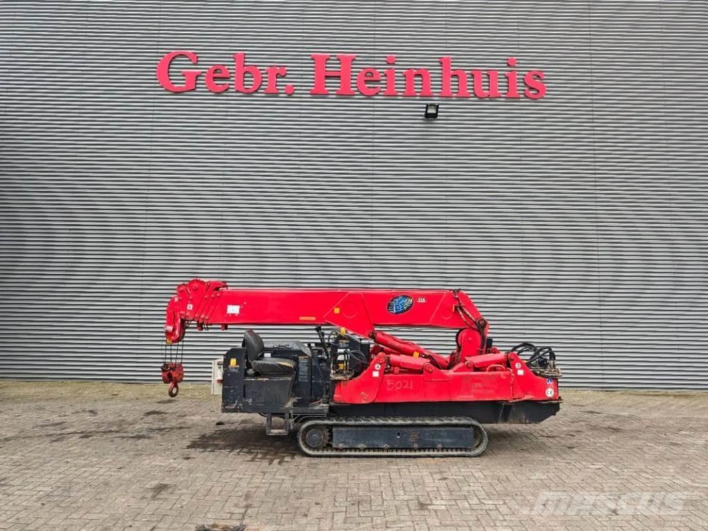 Unic URW 506 CDE Track mounted cranes