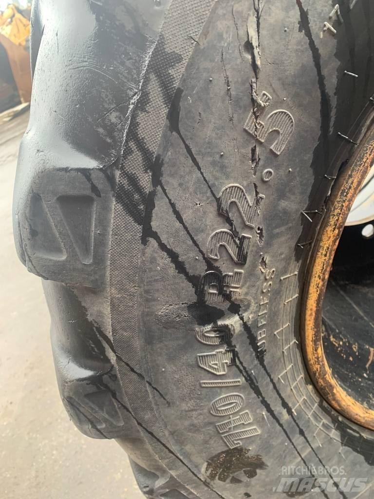 BKT Flotation Radial Tyres, wheels and rims