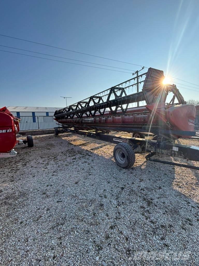 Case IH 3050 HD Combine harvester heads