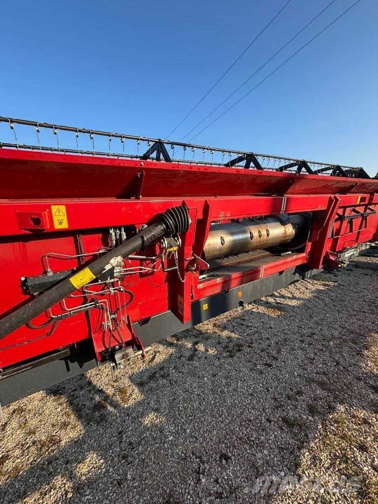 Case IH 3050 HD Combine harvester heads