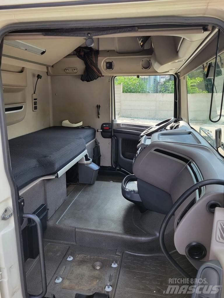DAF XF 106 - XF106 Cabins and interior
