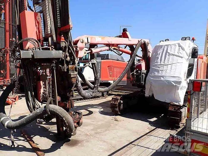 Sandvik DX800 Surface drill rigs