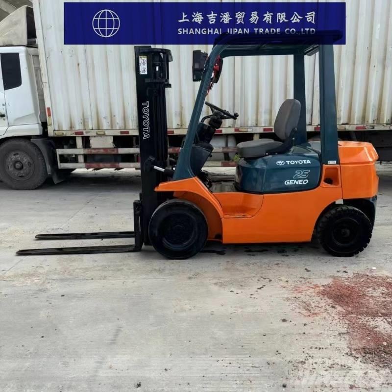 Toyota FD 25 Diesel trucks