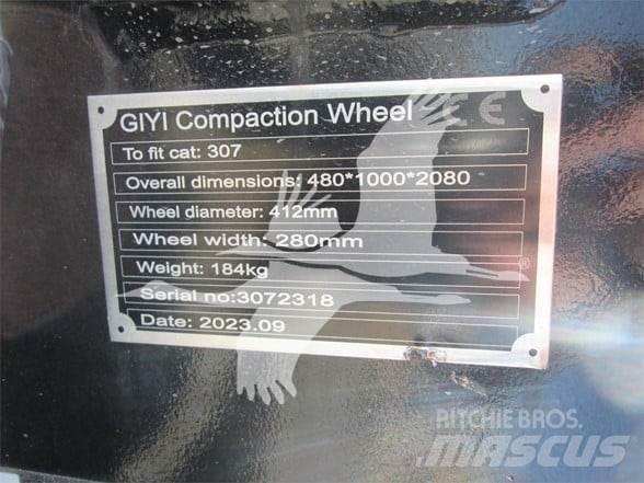  GIYI 307 Tyres, wheels and rims