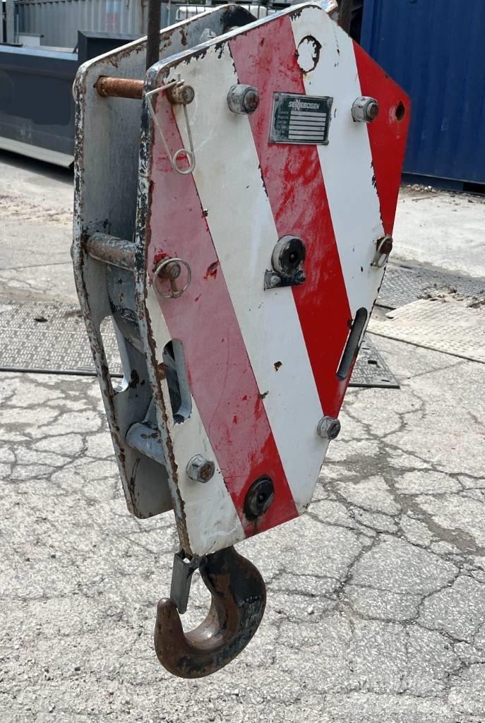 Sennebogen 2200 Track mounted cranes