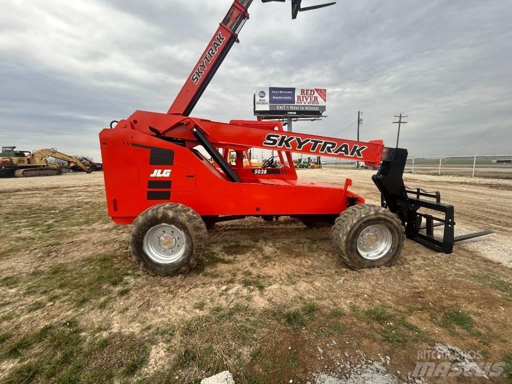 SkyTrak 5028 Telescopic handlers