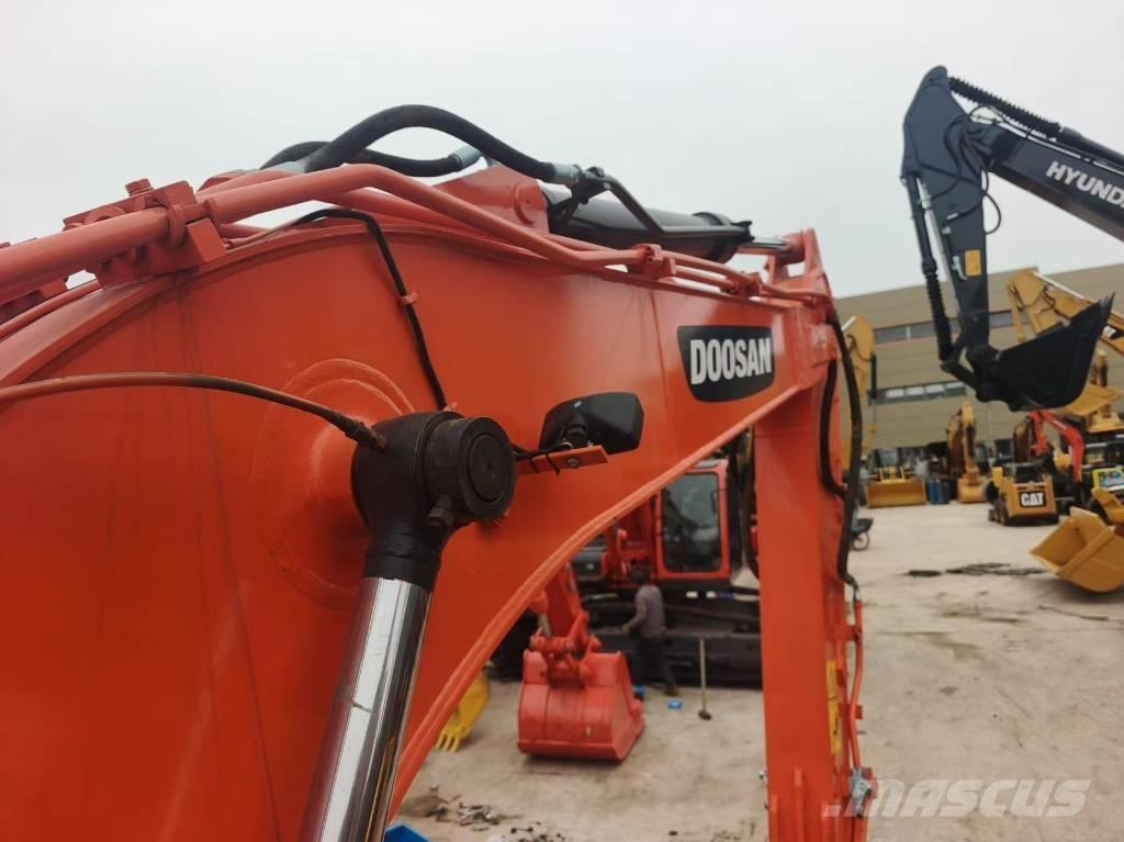 Doosan DX 140 Crawler excavators