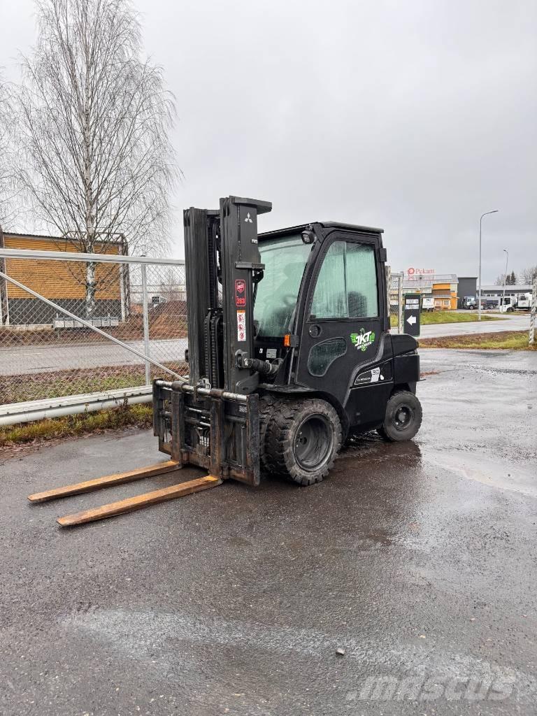 Mitsubishi FD 35 N3 Diesel trucks