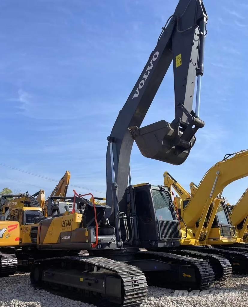Volvo 240 CLD Crawler excavators