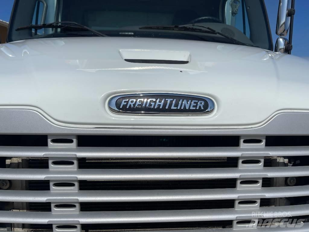 Freightliner M 106 Temperature controlled trucks