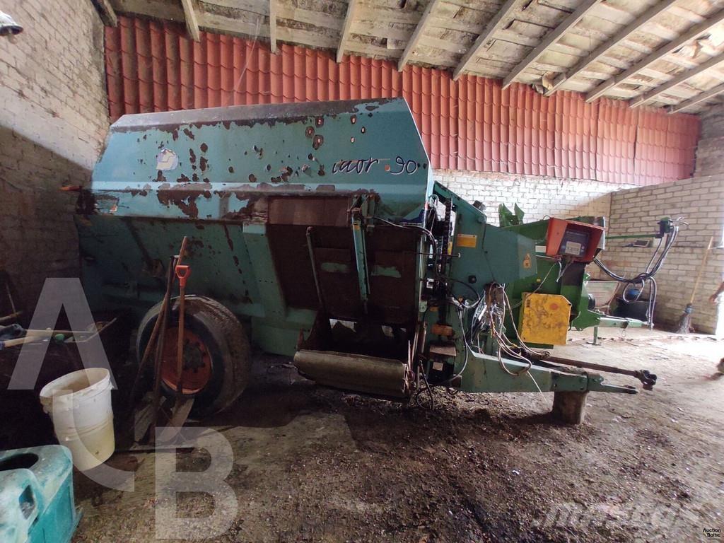  Labrador MT90 Feed mixer