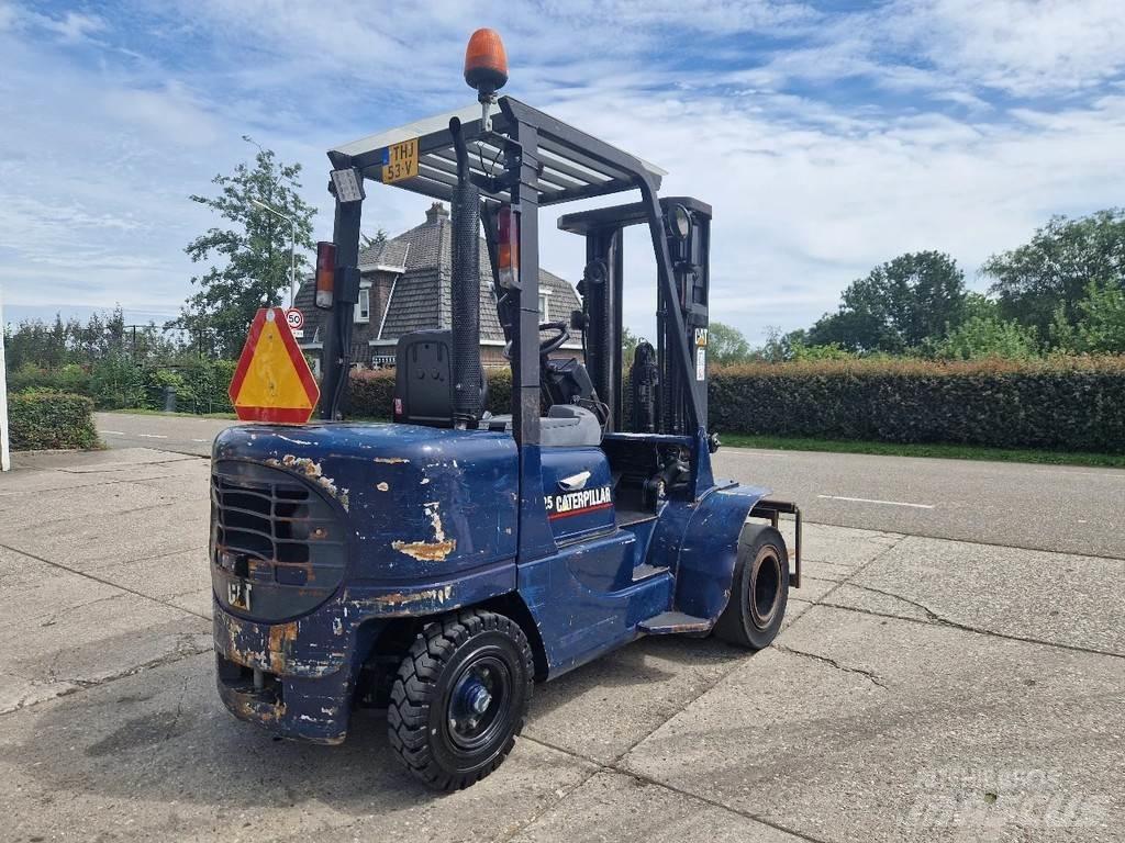 CAT DP25K Diesel trucks