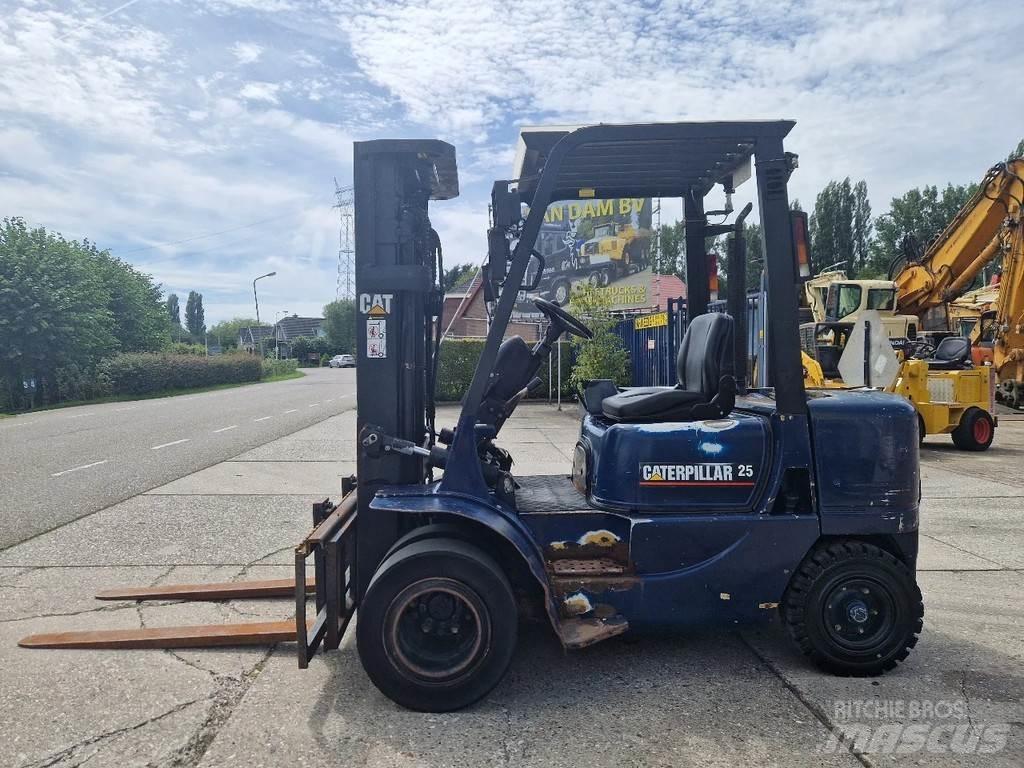 CAT DP25K Diesel trucks