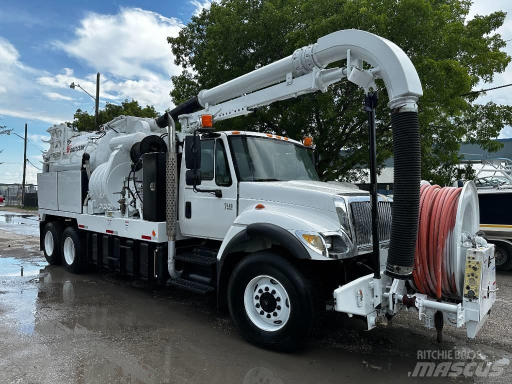 International 7400 Commercial vehicle