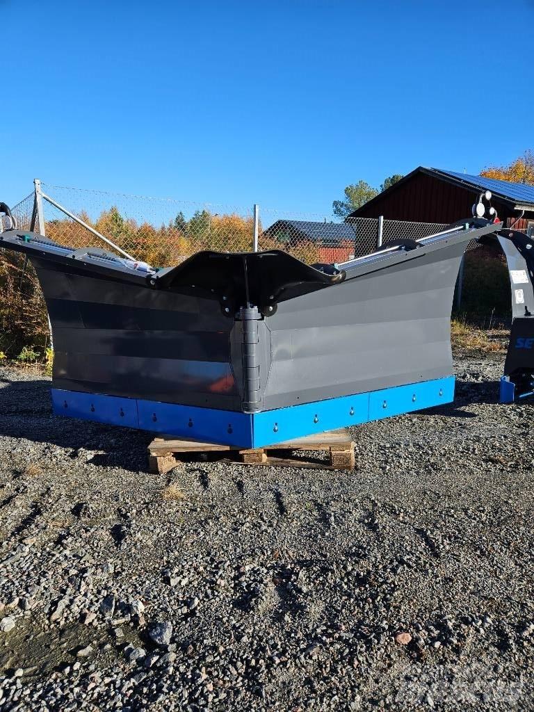 SE Equipment  3700 Plows