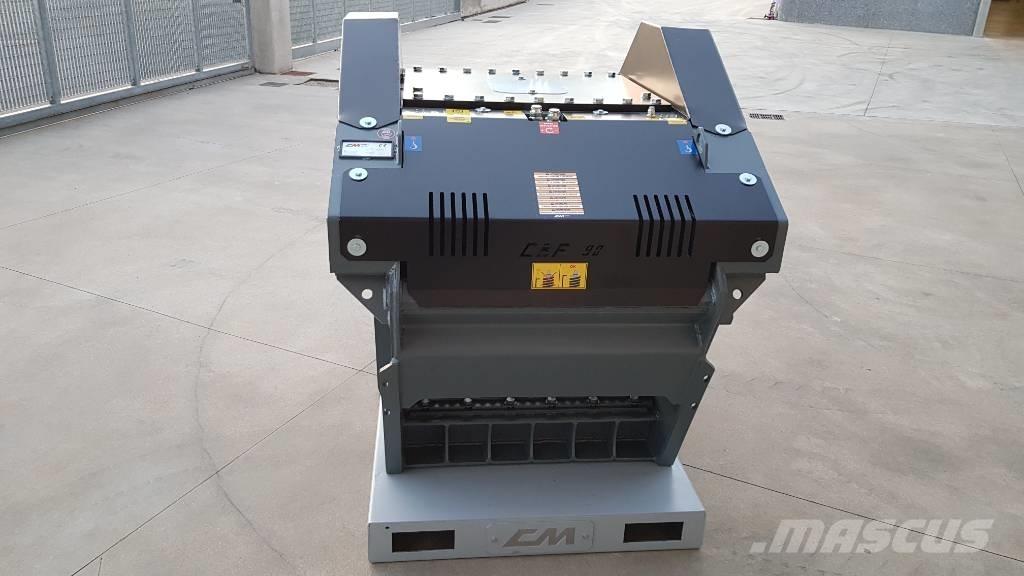 CM CBF 90 Crushing buckets