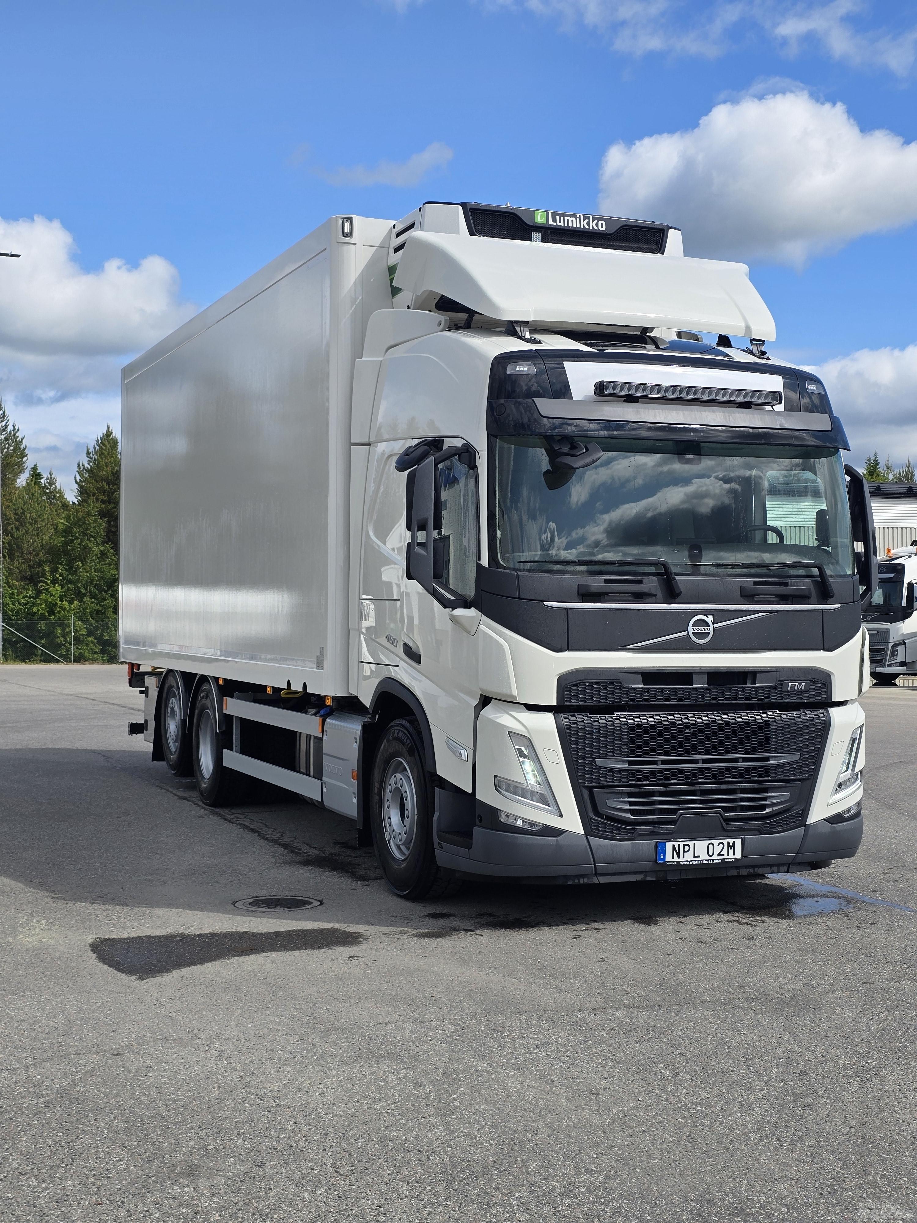 Volvo FM460 LNG Temperature controlled trucks