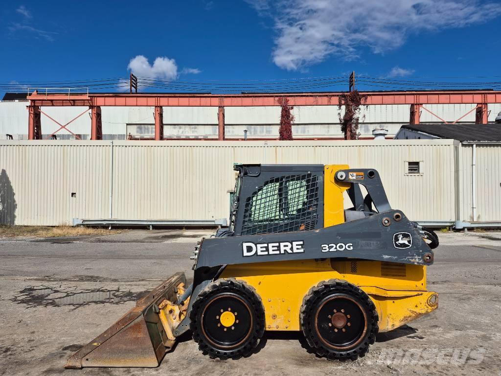 John Deere 320 Skid steer loaders