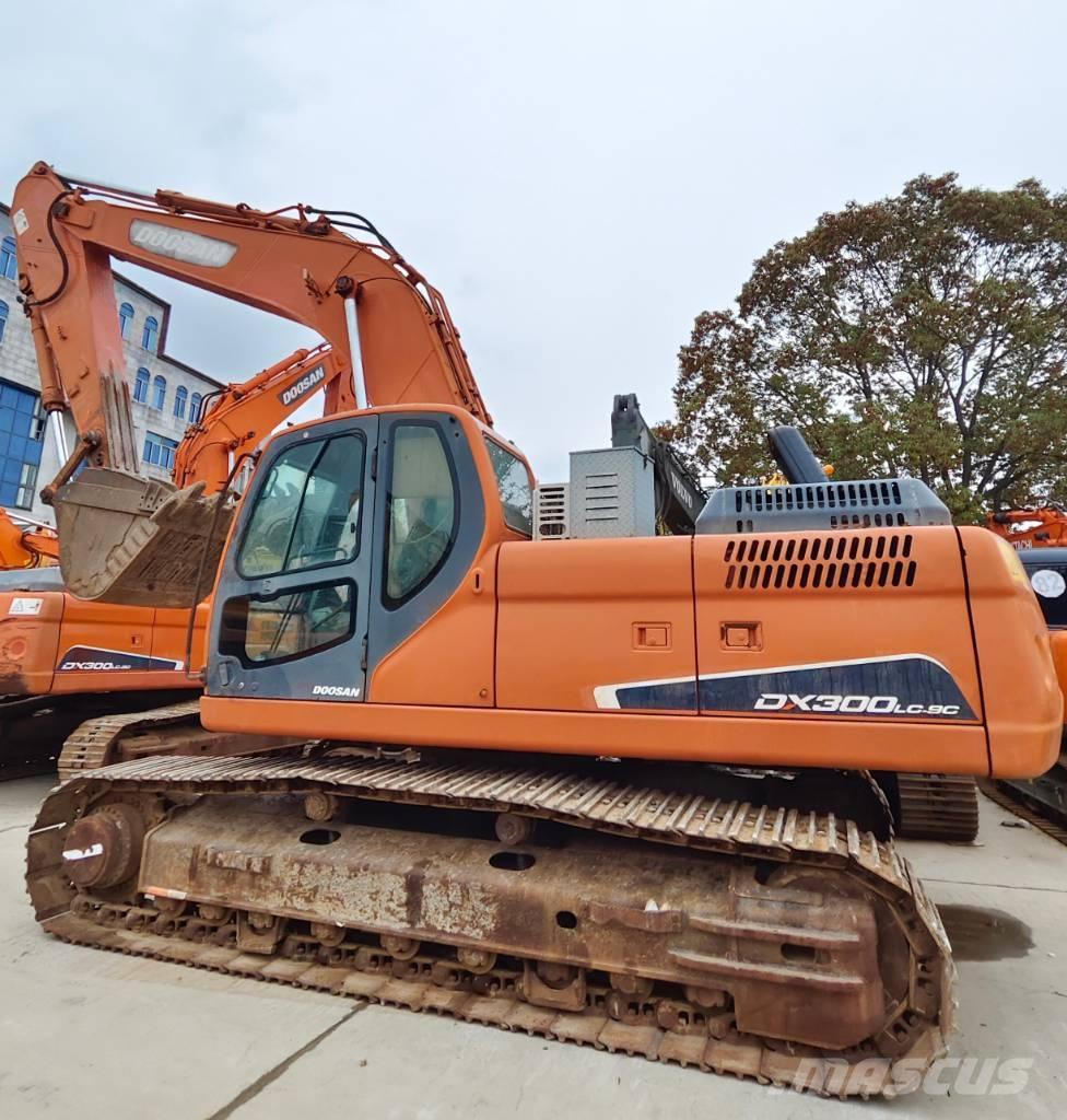 Doosan DX 300 LC Crawler excavators