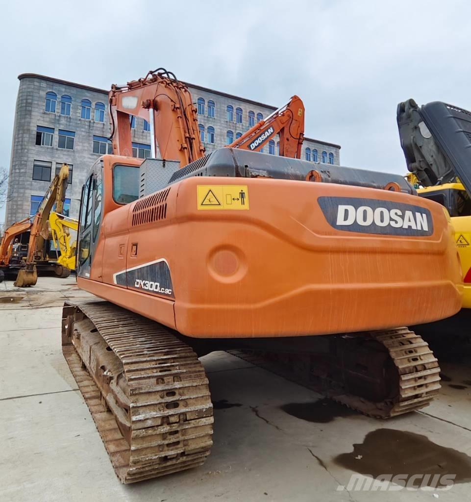 Doosan DX 300 LC Crawler excavators