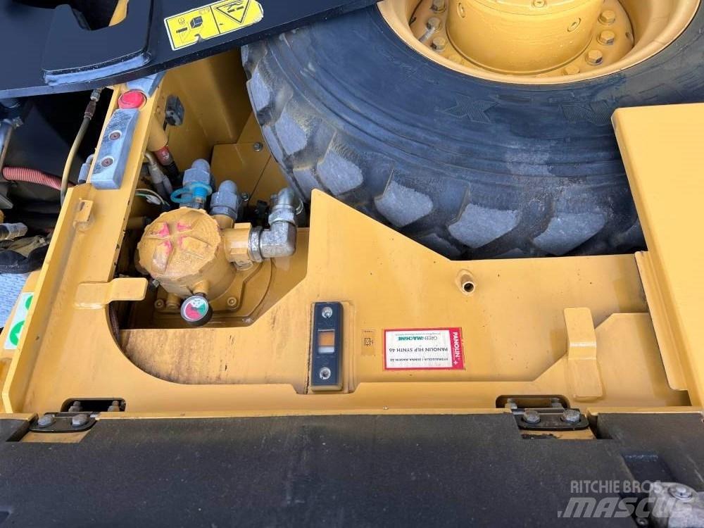 CAT AP 300D Asphalt pavers