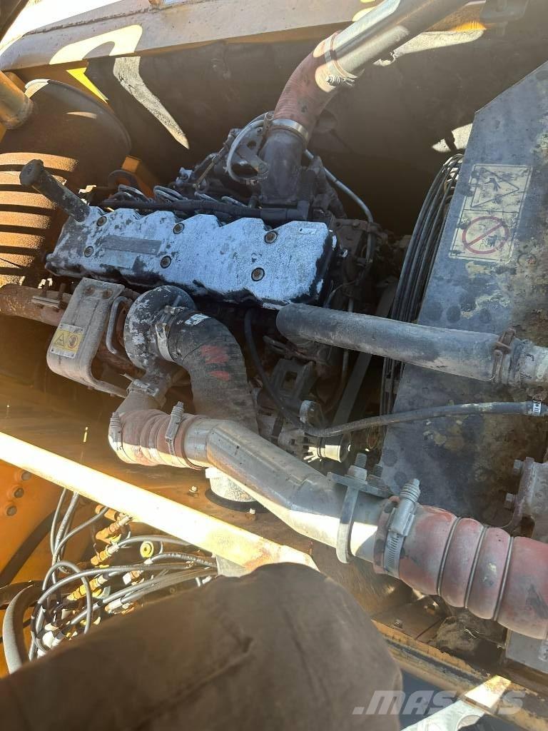 Hyundai 220LC-9S Crawler excavators