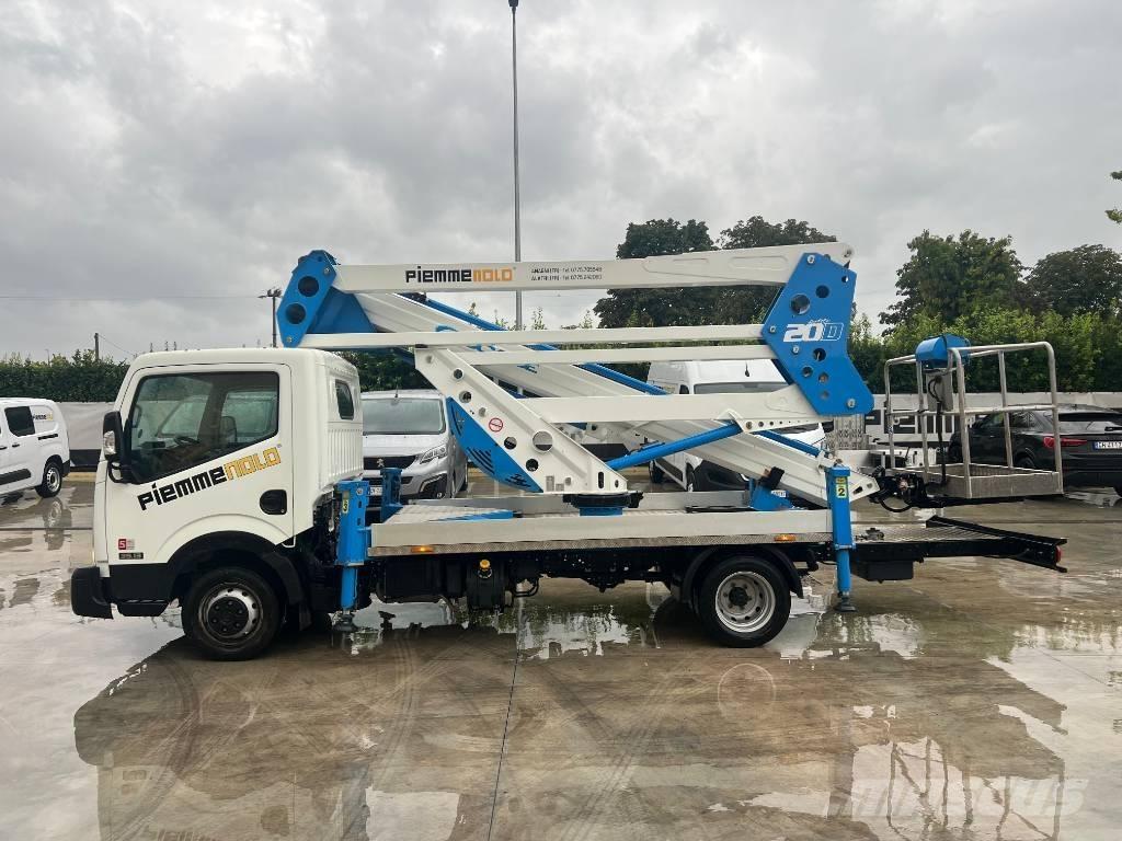Nissan Socage 320 Truck mounted platforms