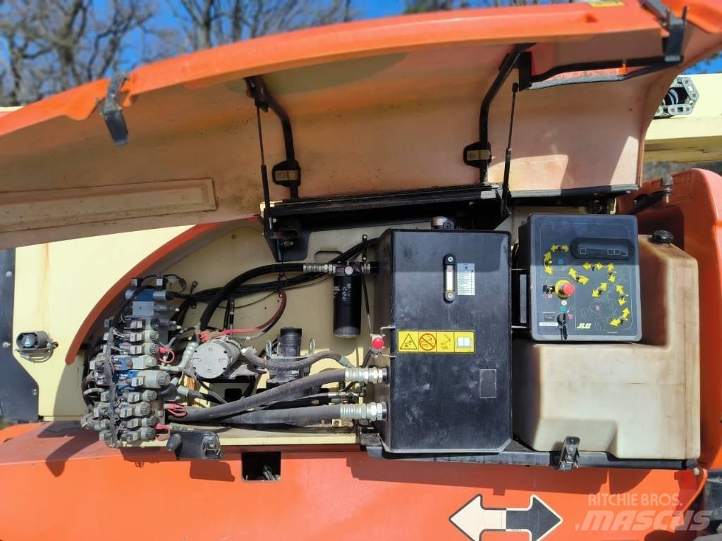 JLG 800 AJ Articulated boom lifts