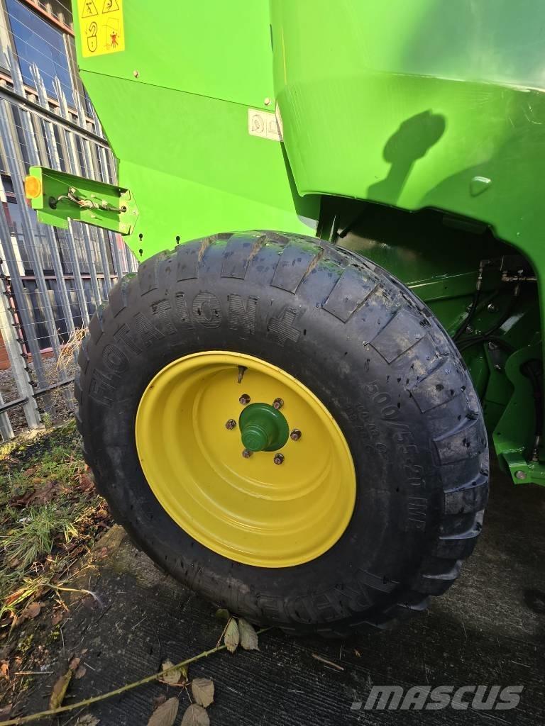 John Deere F441 M Round balers