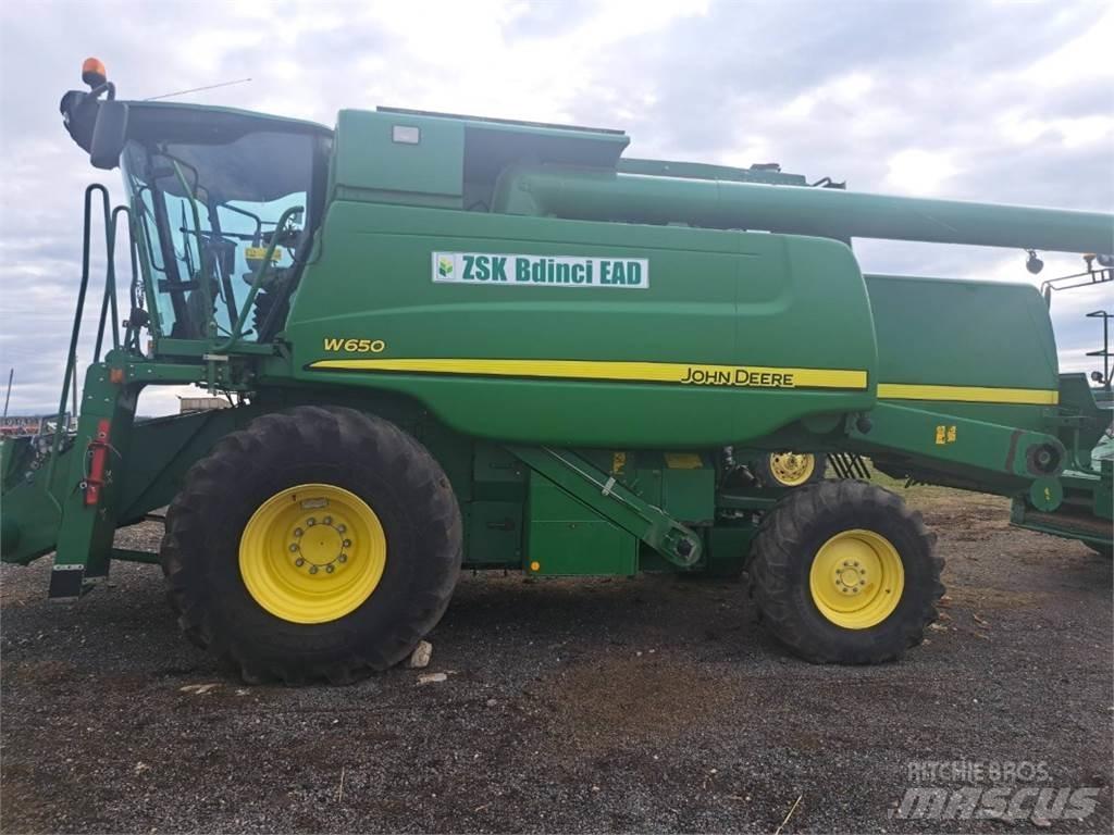 John Deere W650 Combine harvesters