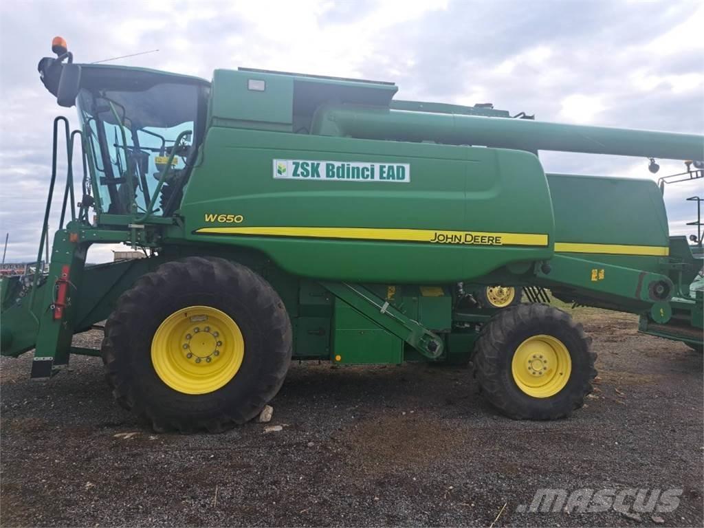 John Deere W650 Combine harvesters