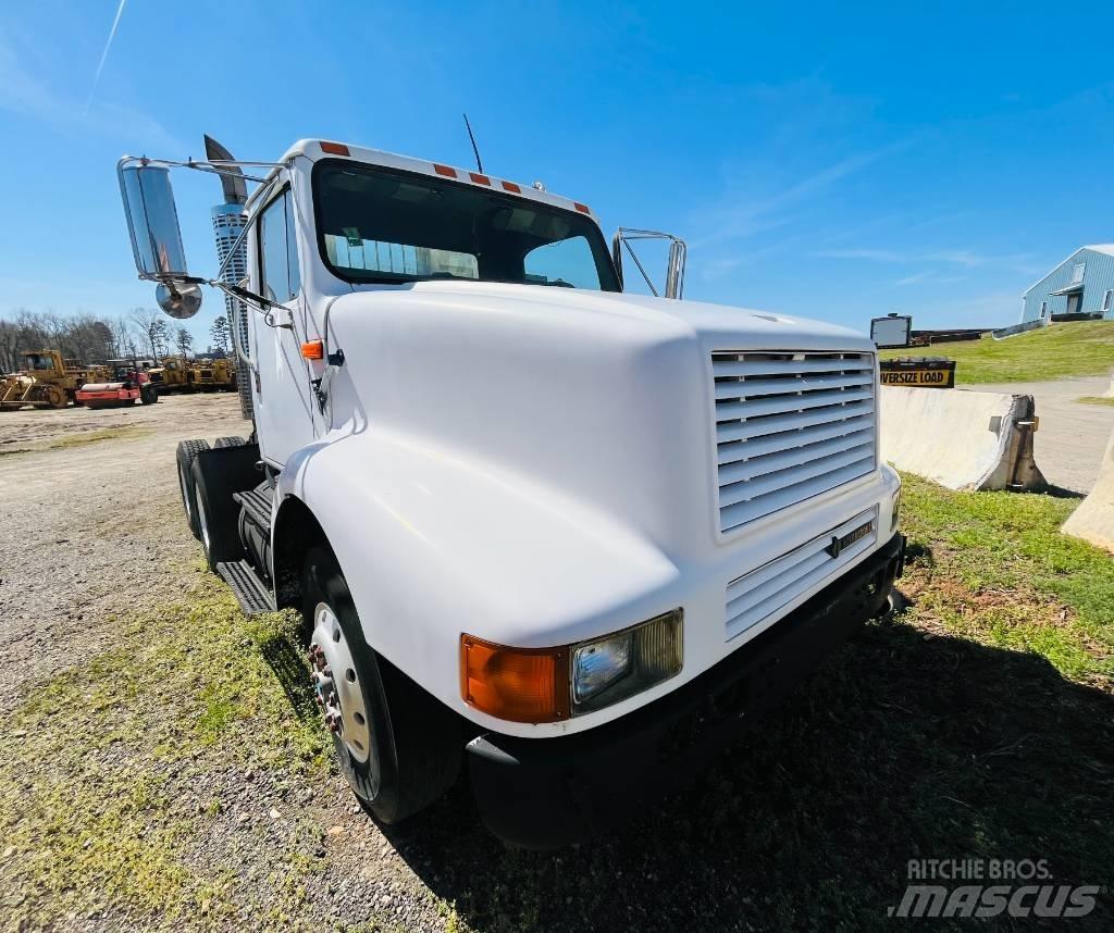 International 8200 Prime Movers