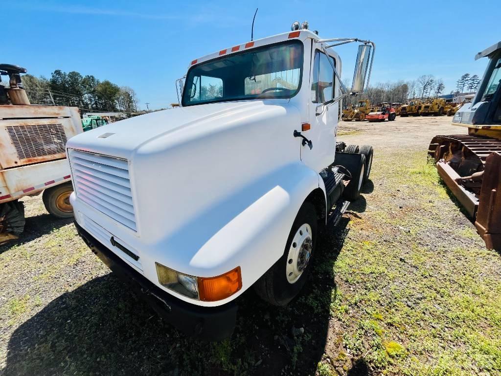 International 8200 Prime Movers